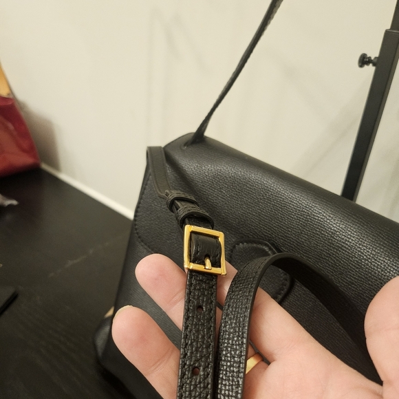 ✨ Burberry Black Leather & House Check 2-Way Shoulder/Crossbody Bag ✨ - Picture 6 of 15